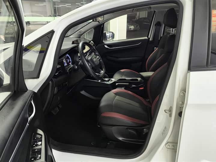 Фото 9 - Geely Vision X3