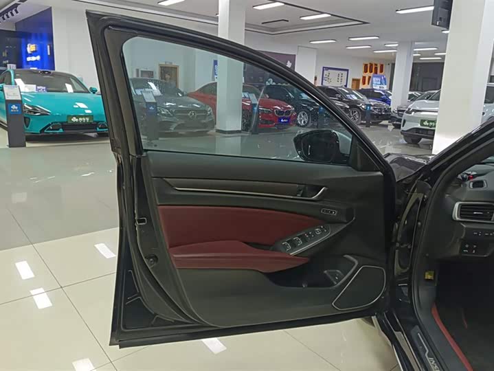 Фото 7 - Honda Inspire