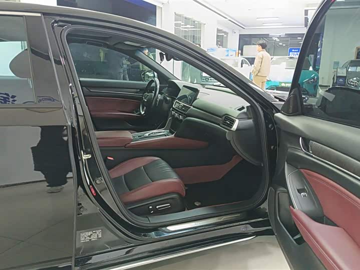 Фото 8 - Honda Inspire