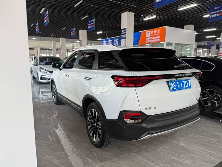 Фото 7 - Bestune T77