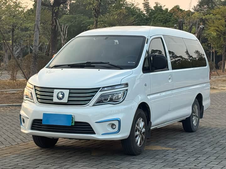 Фото 1 - Dongfeng Forthing Lingzhi M5 EV