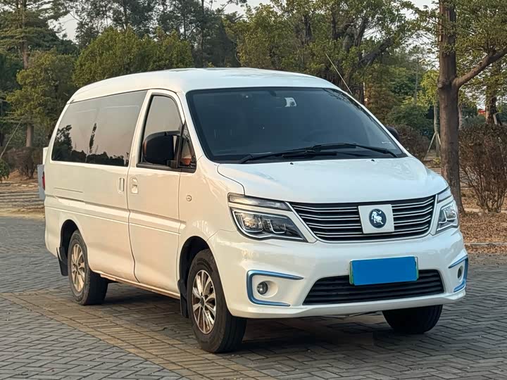 Фото 3 - Dongfeng Forthing Lingzhi M5 EV