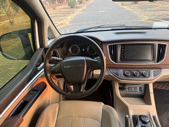 Фото 8 - Dongfeng Forthing Lingzhi M5 EV