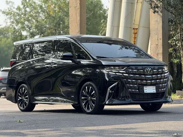 Photo 3 - Toyota Alphard