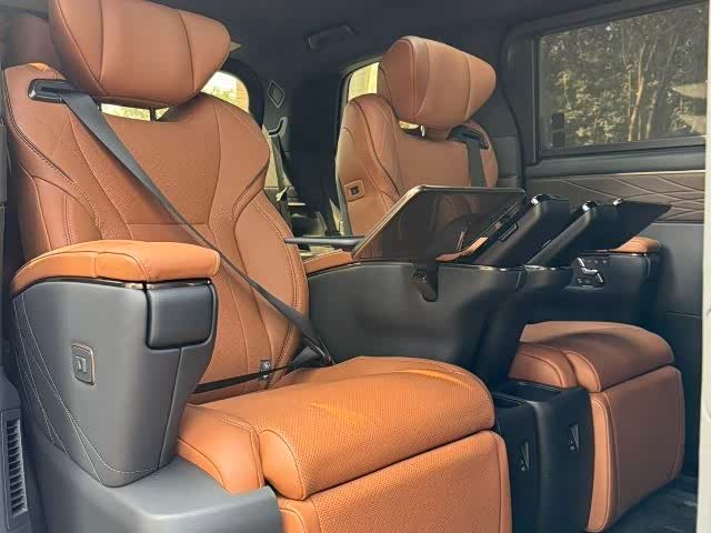 Photo 6 - Toyota Alphard