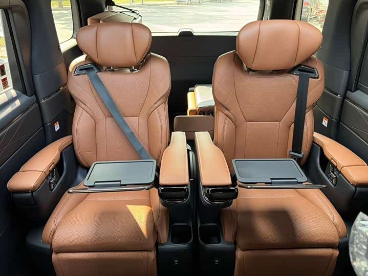 Photo 7 - Toyota Alphard