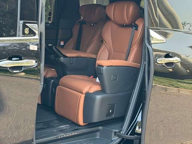 Photo 8 - Toyota Alphard