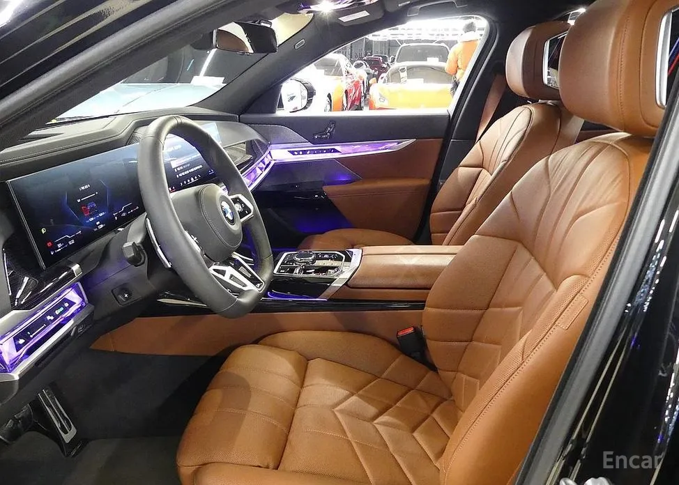 Фото 10 - BMW 7 Series