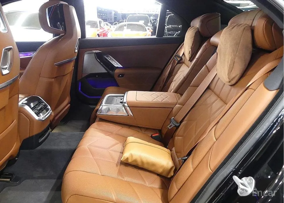 Фото 18 - BMW 7 Series