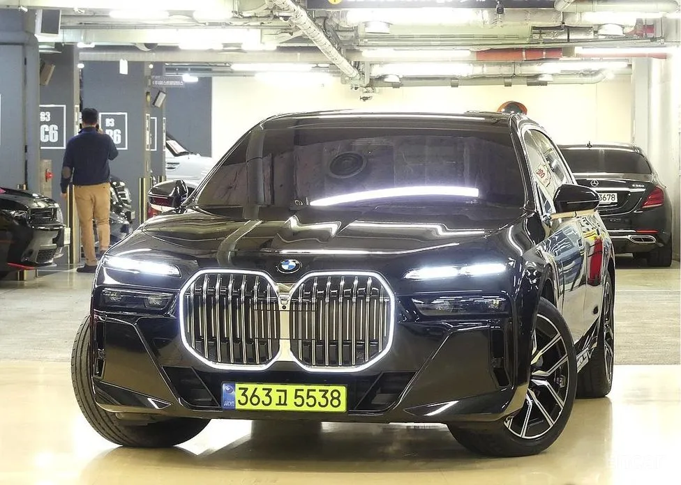 Фото 3 - BMW 7 Series