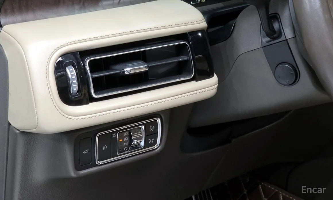 Фото 14 - Lincoln Aviator