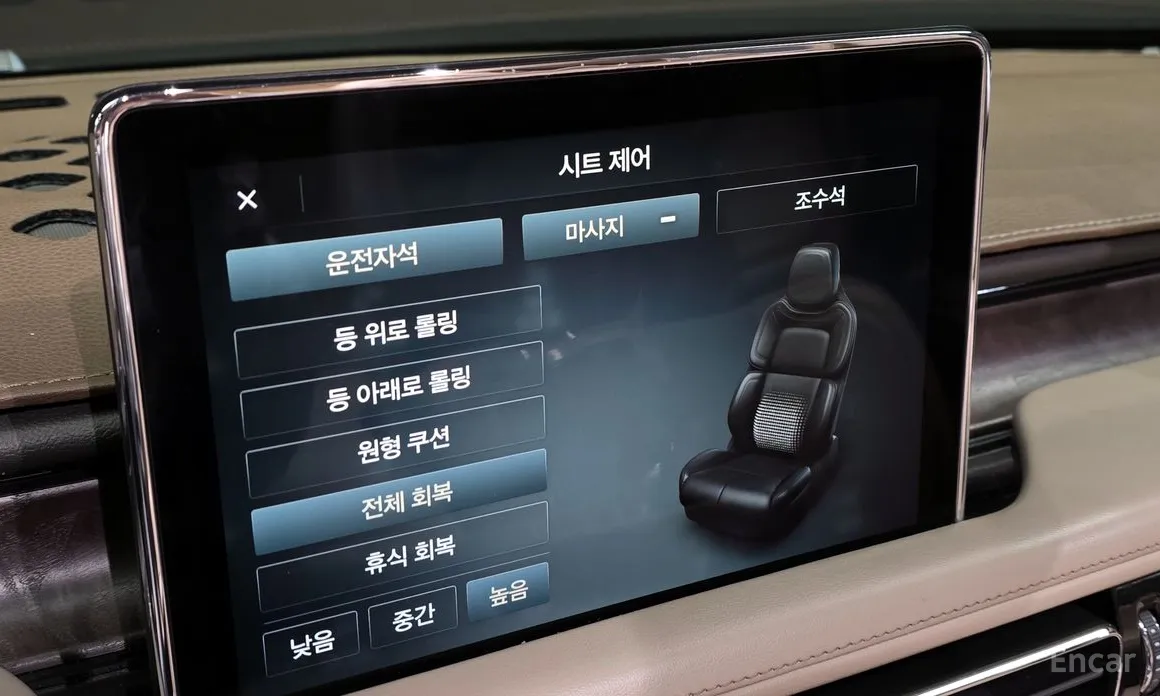 Фото 19 - Lincoln Aviator