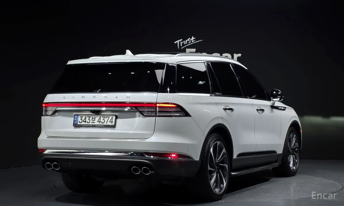 Фото 2 - Lincoln Aviator