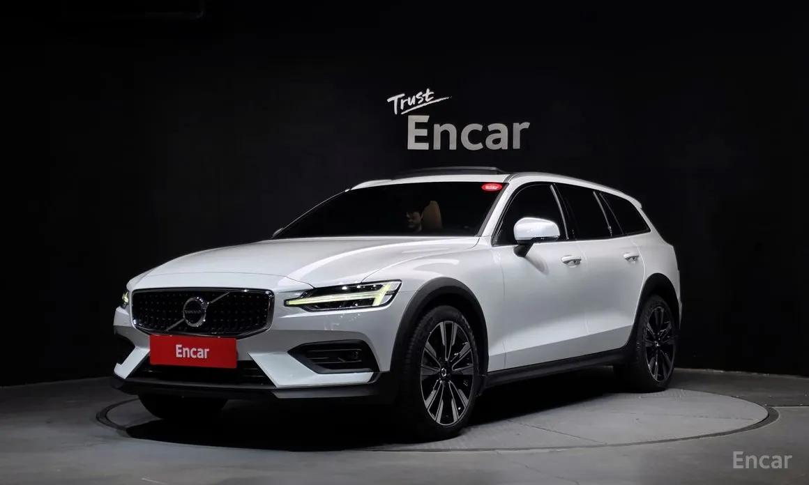 Фото 1 - Volvo V60