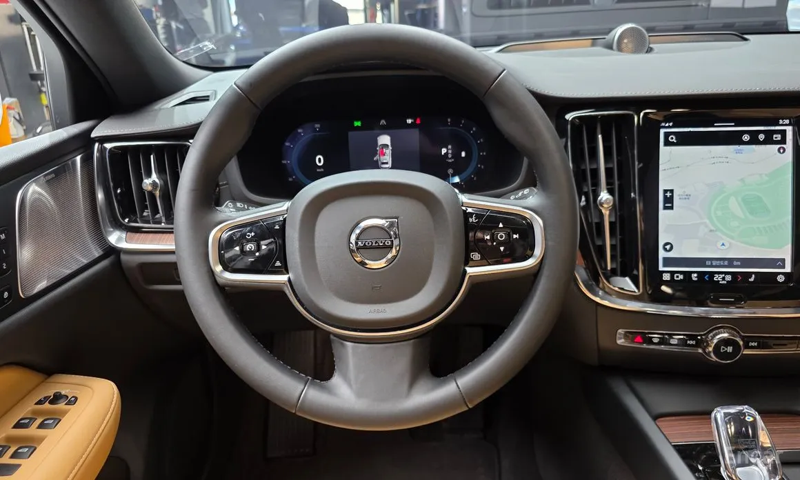 Фото 13 - Volvo V60