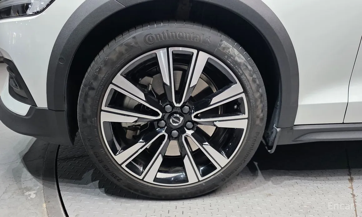 Фото 5 - Volvo V60