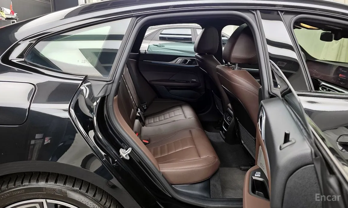 Фото 12 - BMW i4