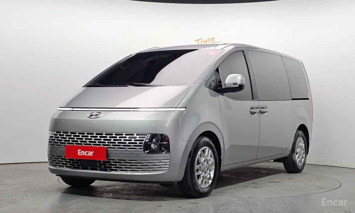 Фото 1 - Hyundai Staria