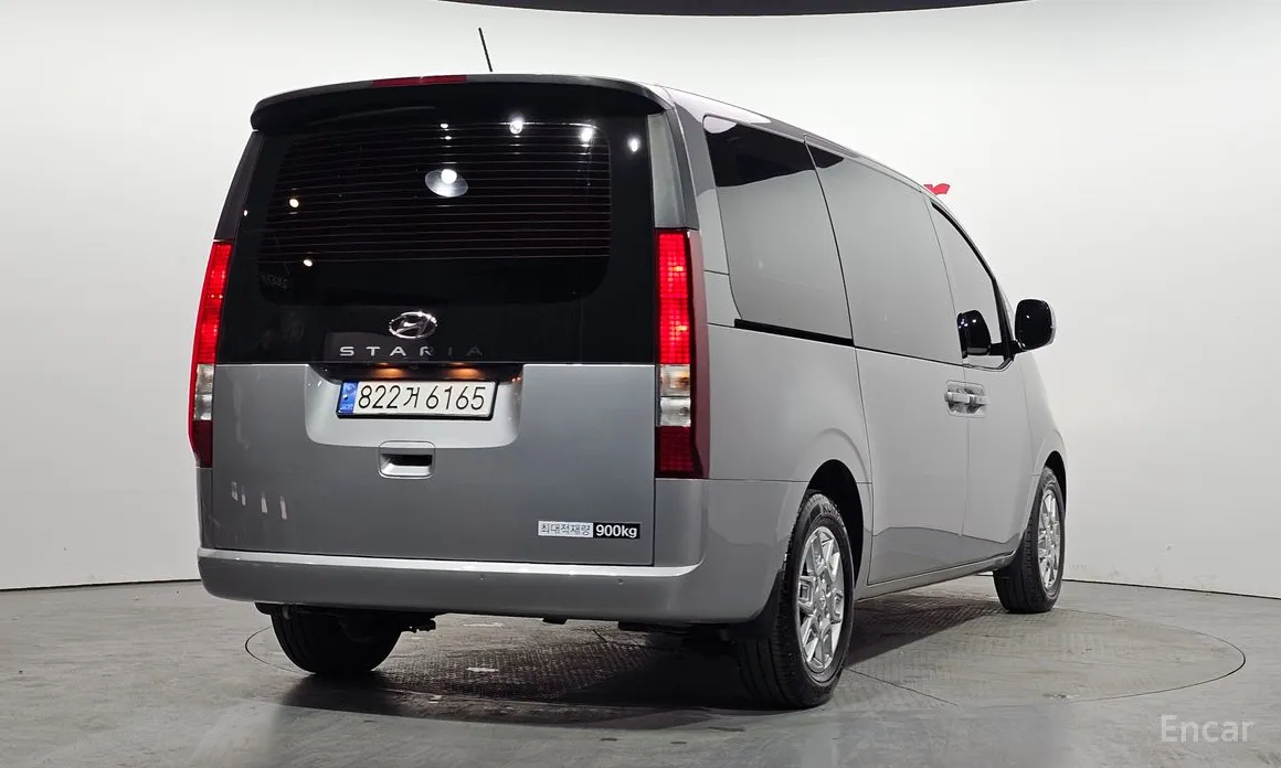 Фото 2 - Hyundai Staria