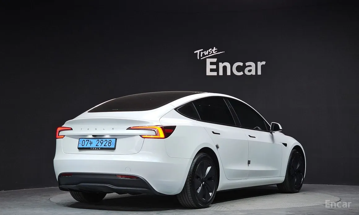 Фото 2 - Tesla Model 3