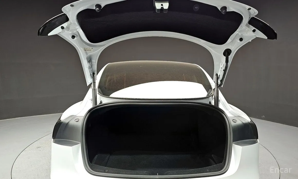 Фото 20 - Tesla Model 3