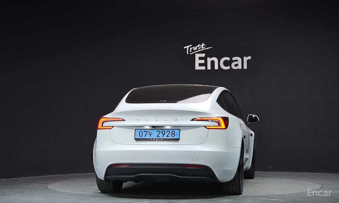 Фото 4 - Tesla Model 3