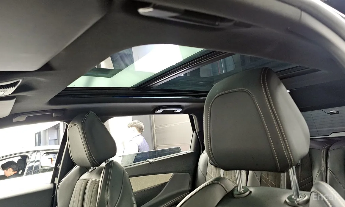 Фото 18 - Peugeot 5008