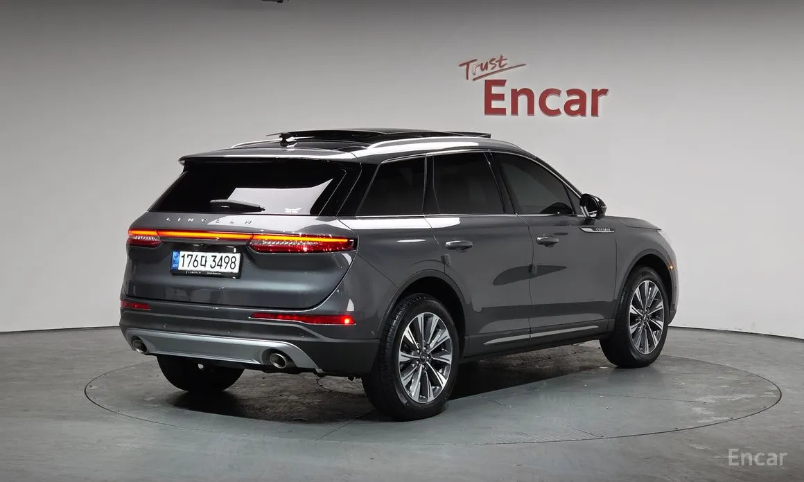 Фото 2 - Lincoln Corsair