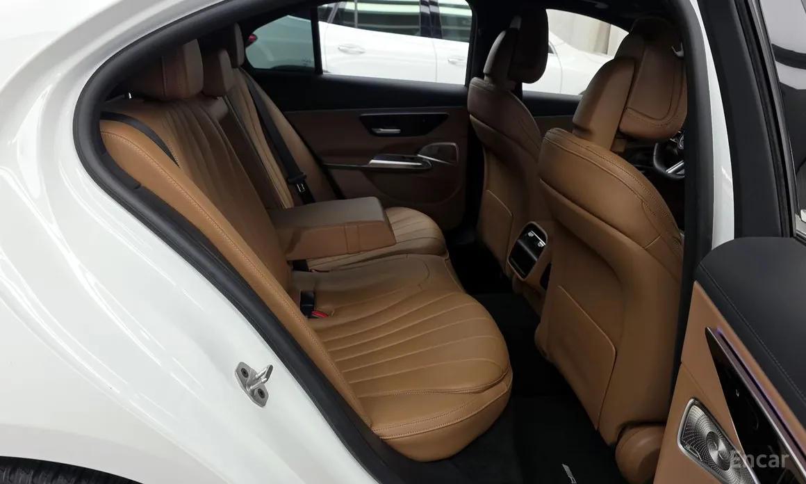 Фото 12 - Mercedes-Benz E-Class