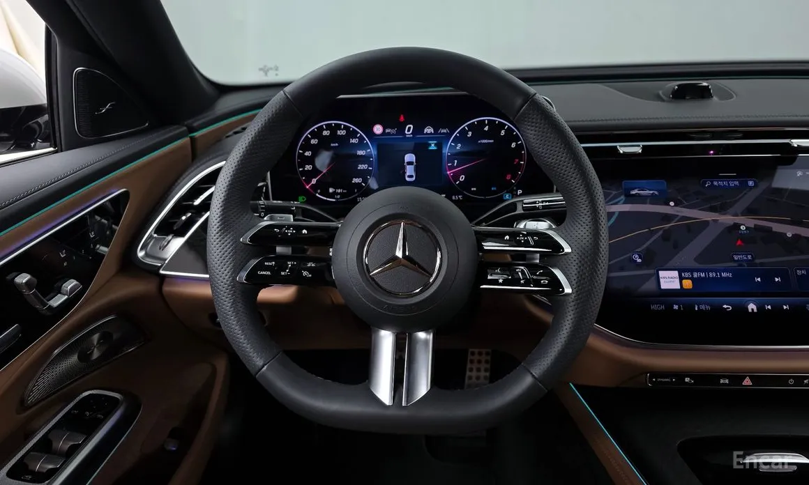 Фото 13 - Mercedes-Benz E-Class