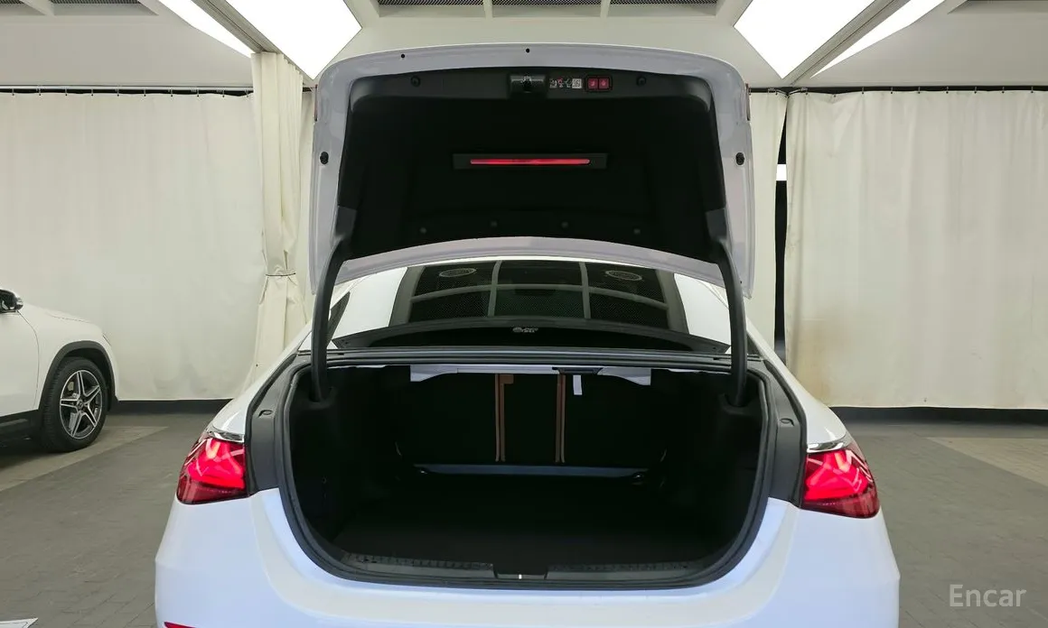 Фото 20 - Mercedes-Benz E-Class