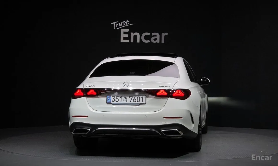 Фото 4 - Mercedes-Benz E-Class