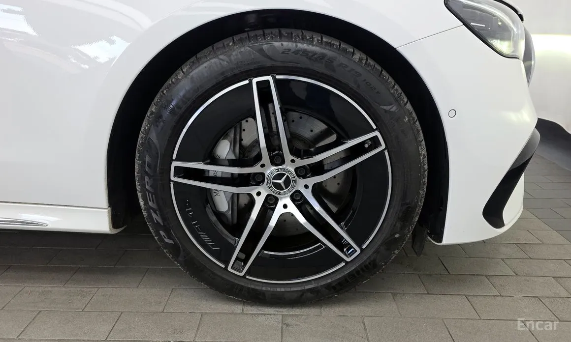 Фото 5 - Mercedes-Benz E-Class