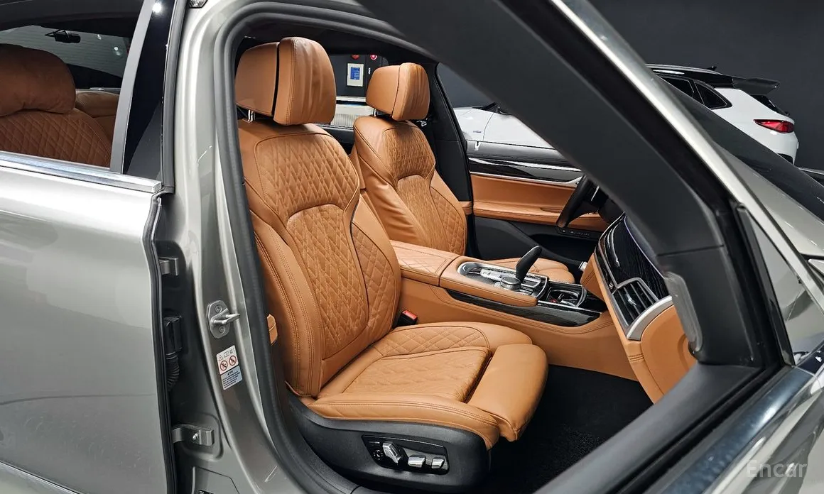 Фото 10 - BMW 7 Series