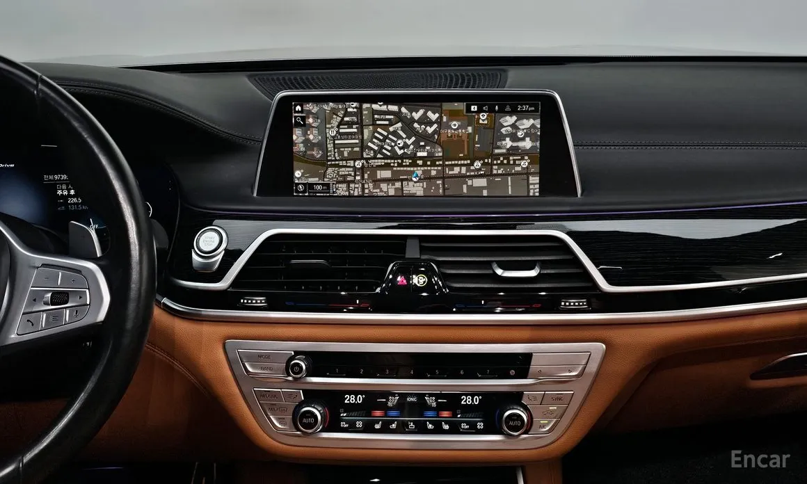 Фото 15 - BMW 7 Series