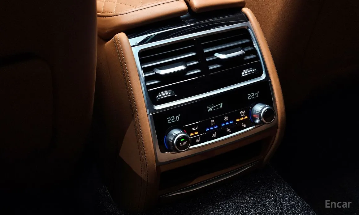 Фото 18 - BMW 7 Series