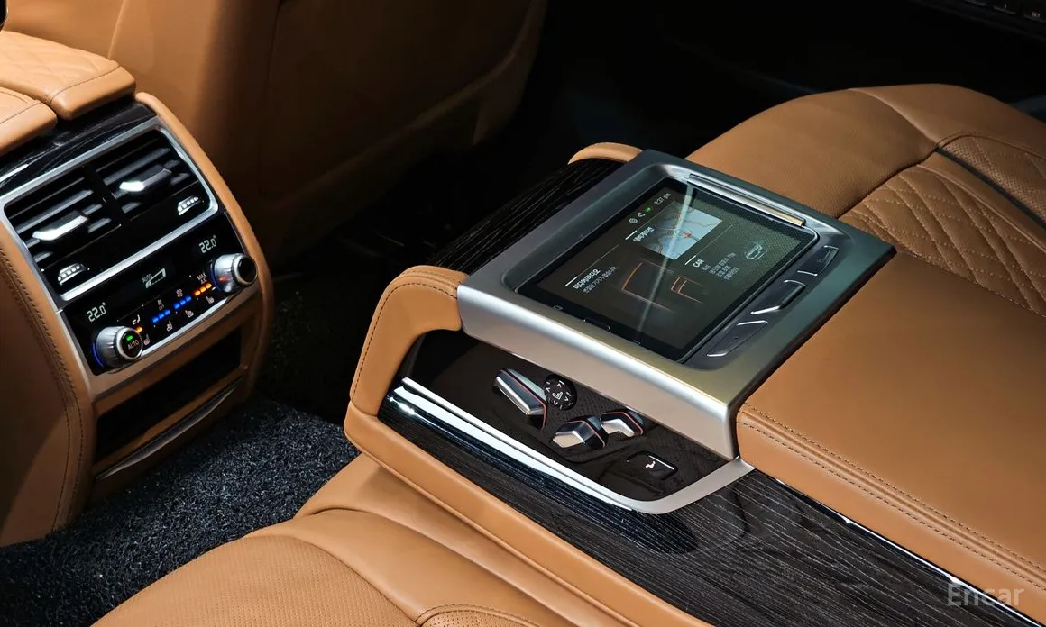 Фото 19 - BMW 7 Series