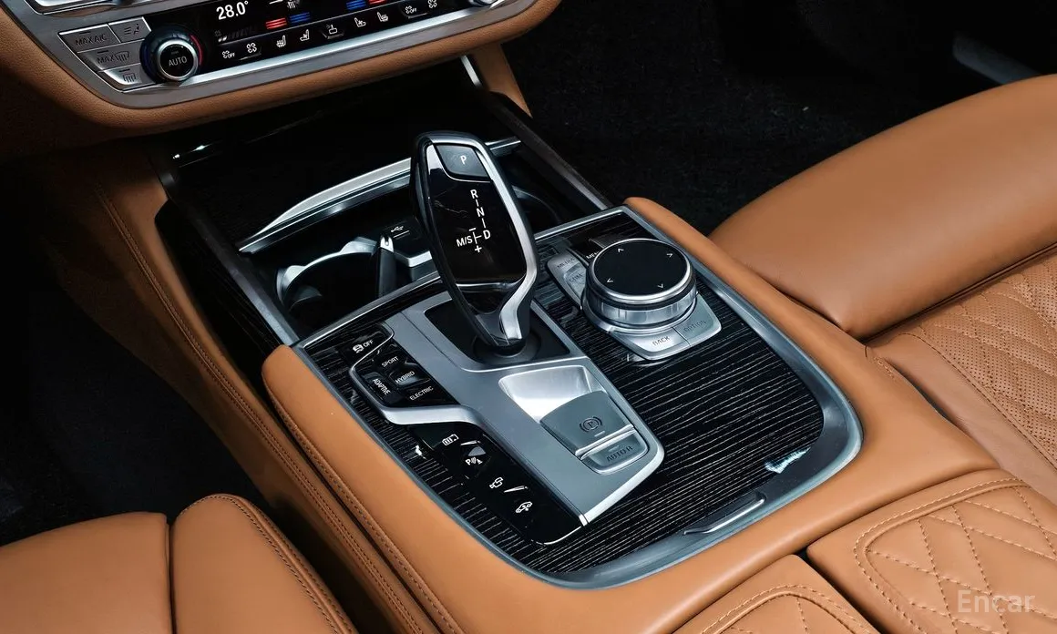 Фото 9 - BMW 7 Series