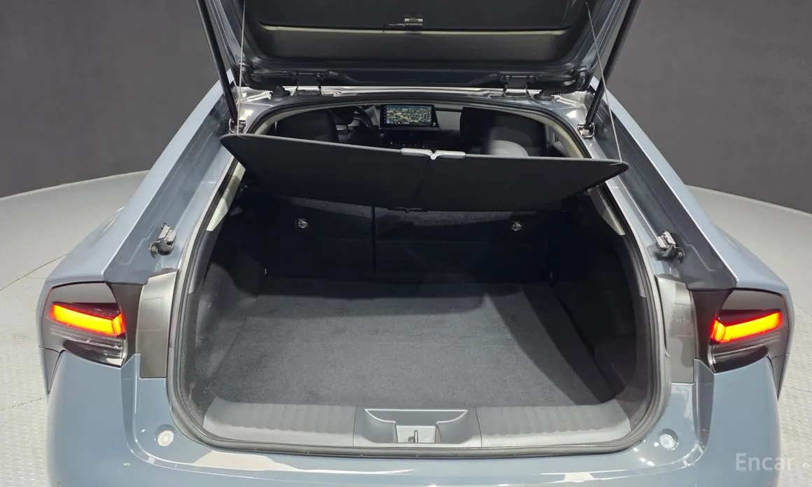 Фото 20 - Toyota Prius