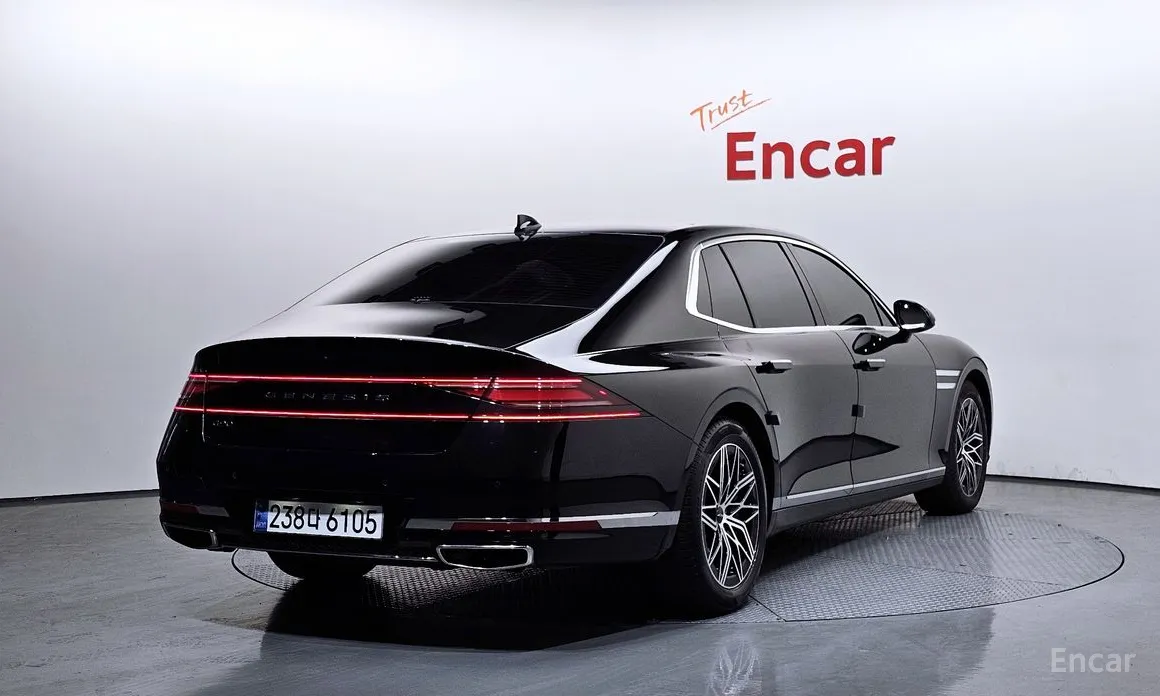 Фото 2 - Genesis G90