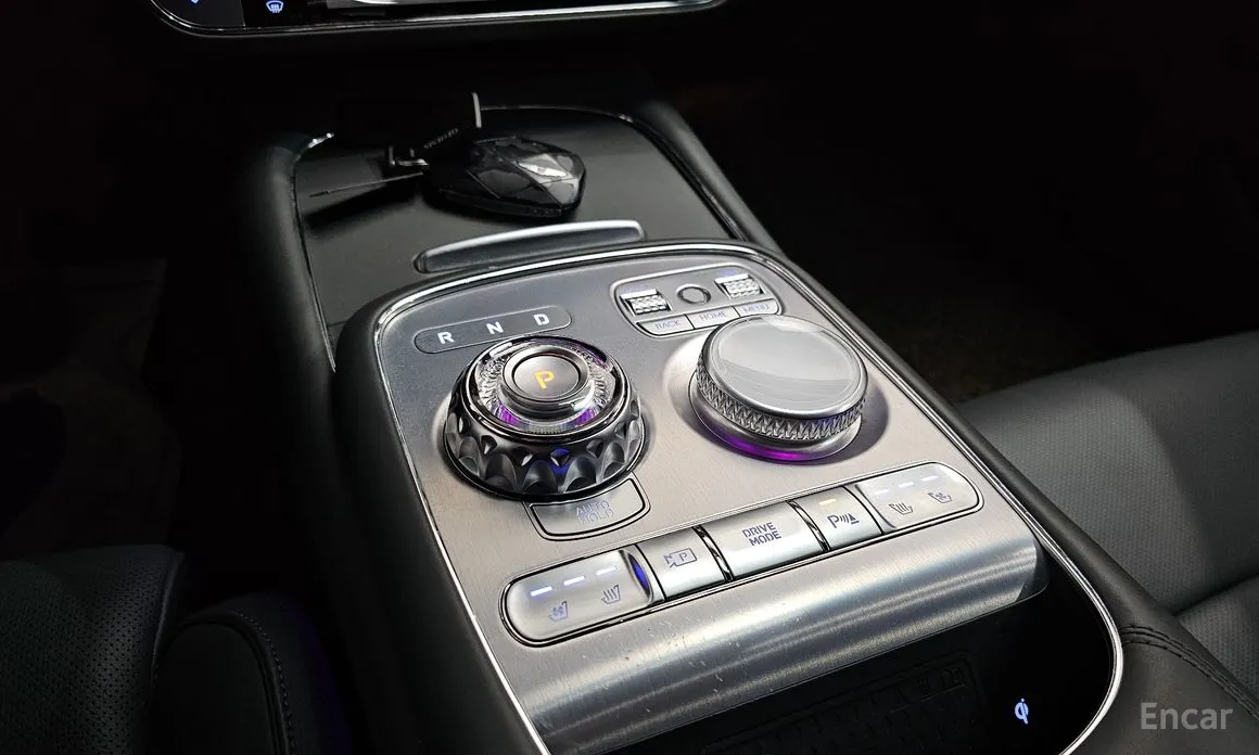 Фото 9 - Genesis G90