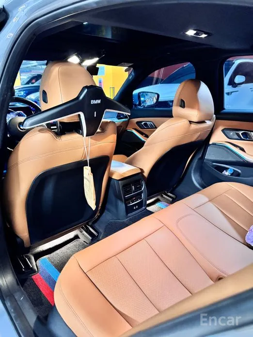 Photo 17 - BMW 3 Series