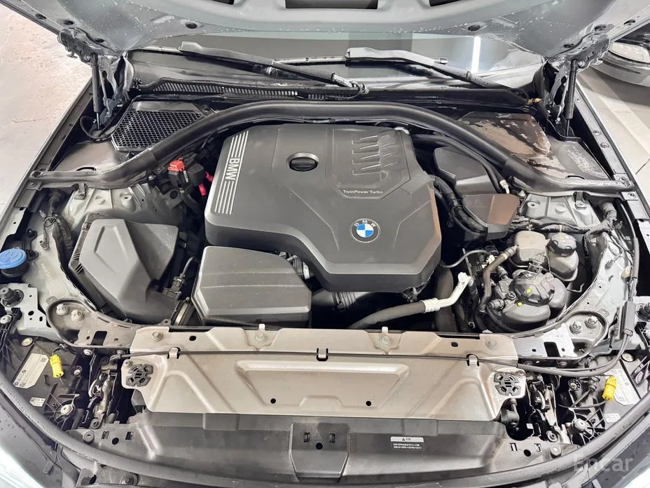 Photo 18 - BMW 3 Series