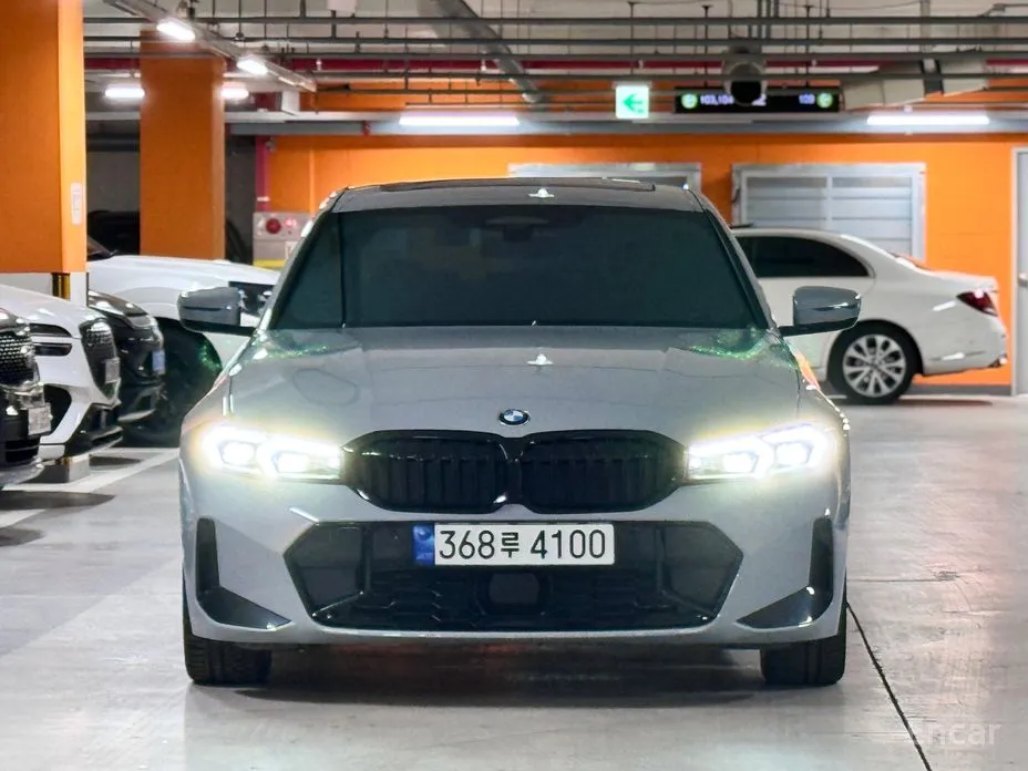 Photo 3 - BMW 3 Series