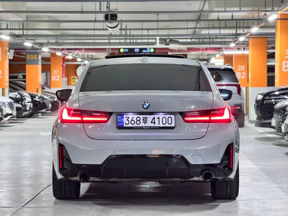 Photo 4 - BMW 3 Series