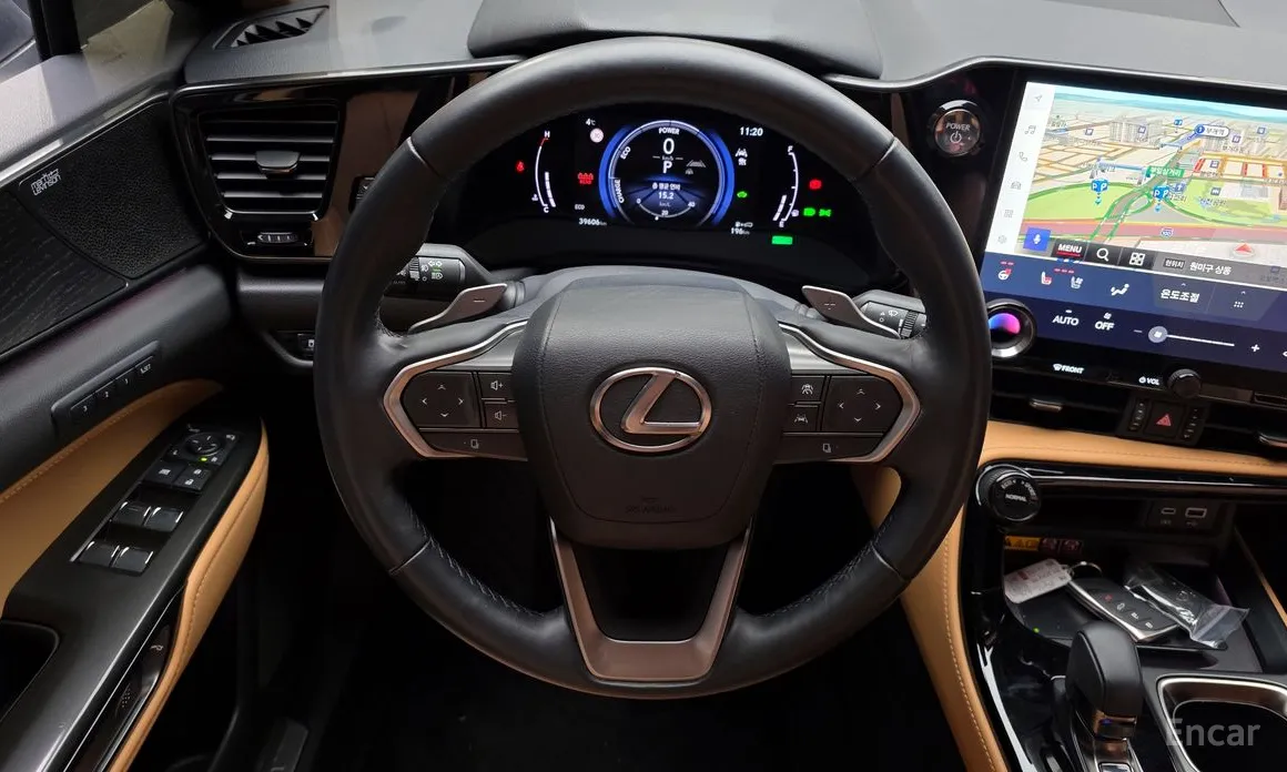 Фото 13 - Lexus NX