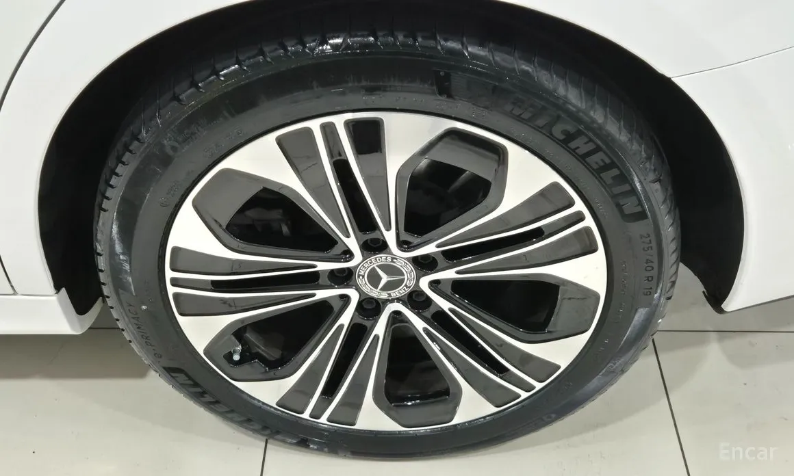 Фото 5 - Mercedes-Benz E-Class