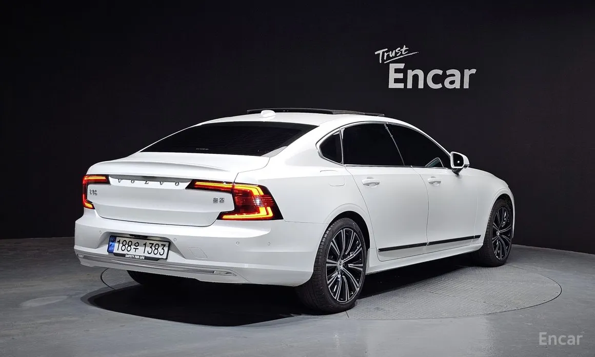 Фото 2 - Volvo S90