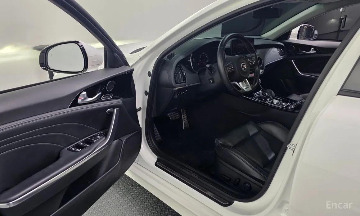 Фото 10 - Kia Stinger