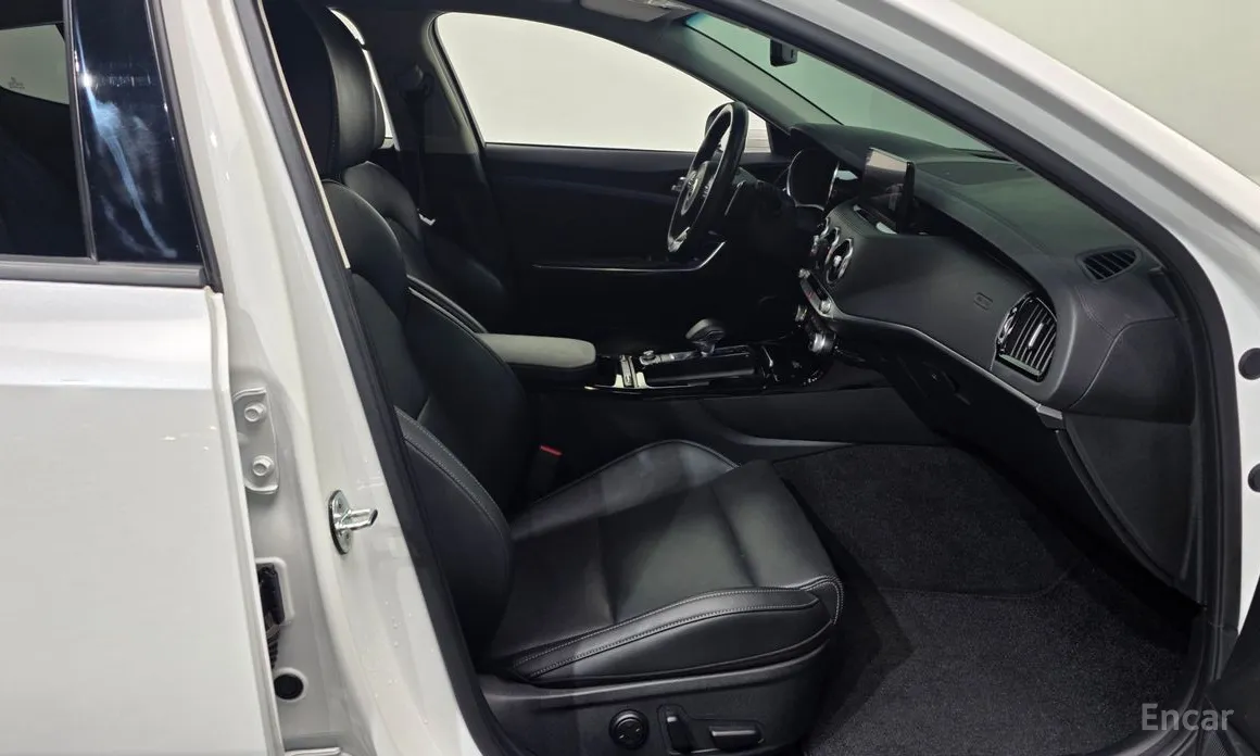 Фото 11 - Kia Stinger